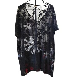 PLUS SIZE****Avenue Black Floral Lace Blouse